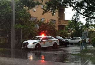 El incidente ocurrió en en un complejo de apartamentos localizado en el 11201 de la calle 197 del suroeste de Miami, alrededor de las 1:30 a.m.
