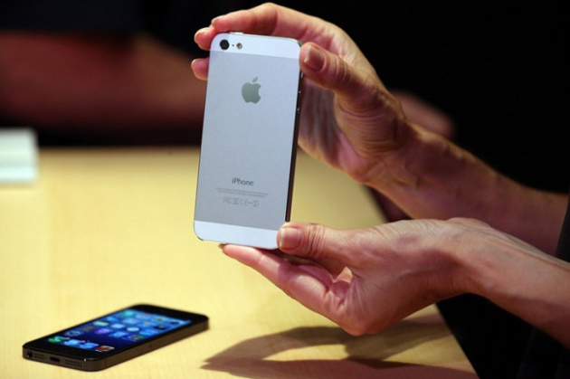 Marca iPhone en un smartphone de Apple