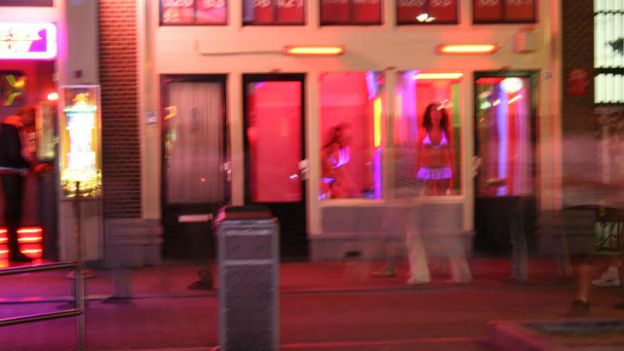  Algunos se preocupan de que los robots sexuales perjudiquen a los ya marginados trabajadores sexuales.