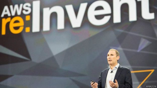 Imagen de una conferencia sobre Amazon Web Services