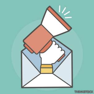 Símbolo de un sobre de carta con un megáfono