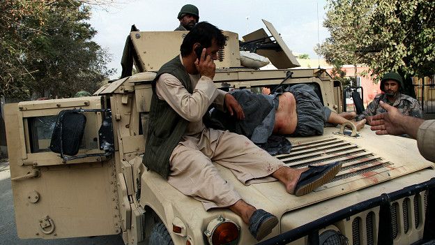 El gobierno afgano asiste a los heridos