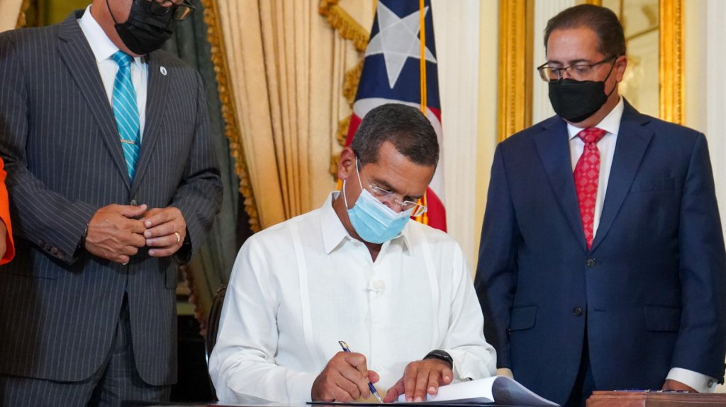  Gobernador veta 7 medidas legislativas 