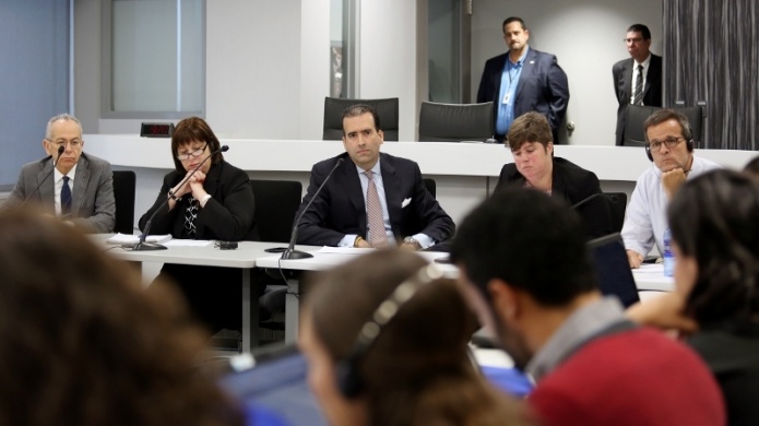  "Regresen a estudiar y gradÃºense" dice la junta a los estudiantes 