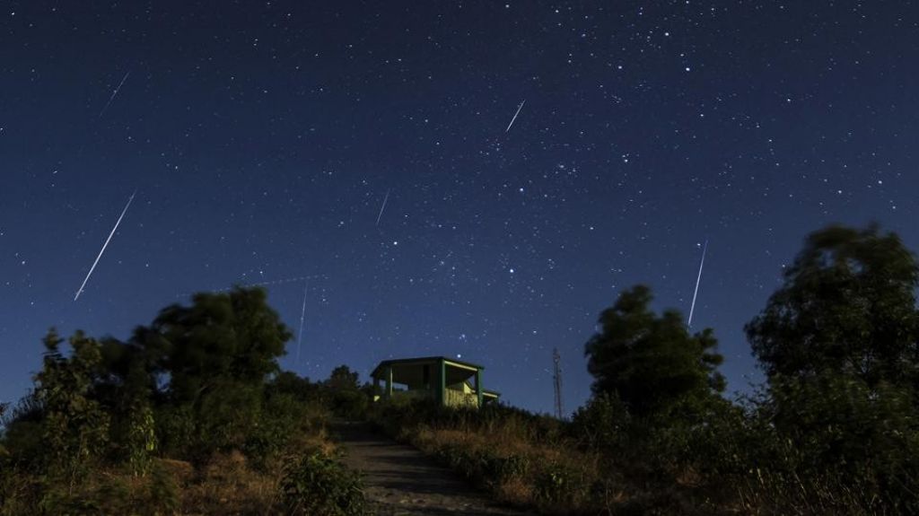 Lluvia de estrellas fugaces durante estas noches