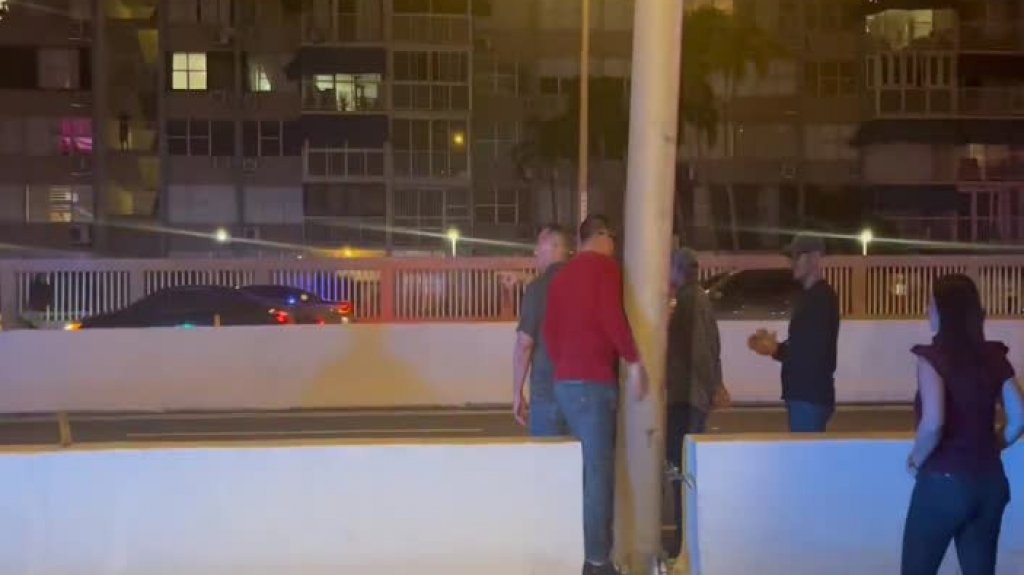  Video: Comisionado y Secretario de Seguridad P&uacute;blica llegan a la escena del tr&aacute;gico atropello de un sargento de la polic&iacute;a 