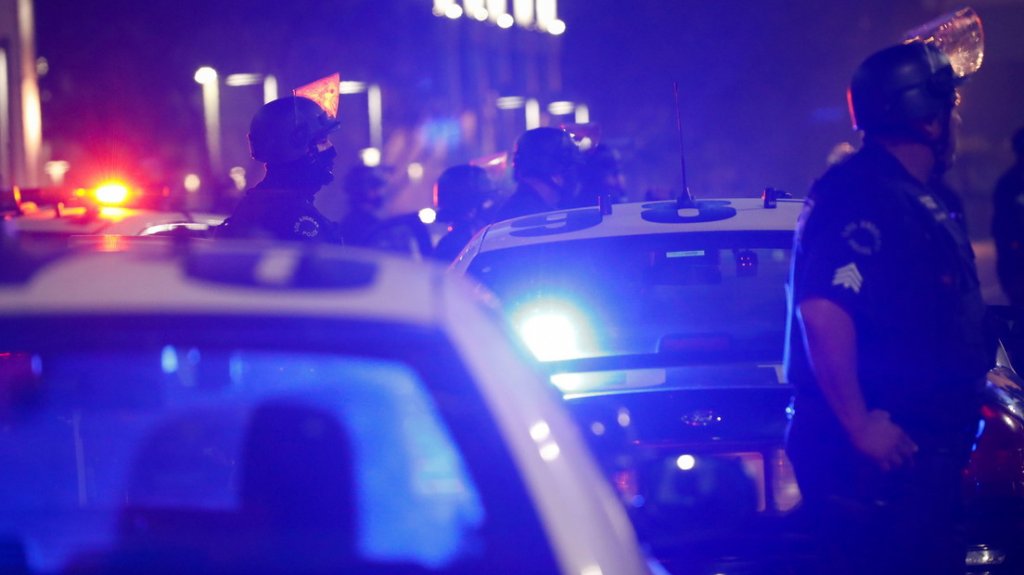  Video: Suspenden en EE.UU. a un polic&iacute;a tras una pol&eacute;mica detenci&oacute;n bajo gritos de &ldquo;No puedo respirar&ldquo; 