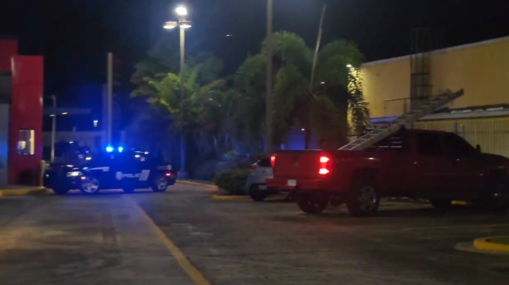  Video: Conductor en Bayam&oacute;n alegadamente armado se atrinchera en su veh&iacute;culo y se niega a intervenci&oacute;n policial 