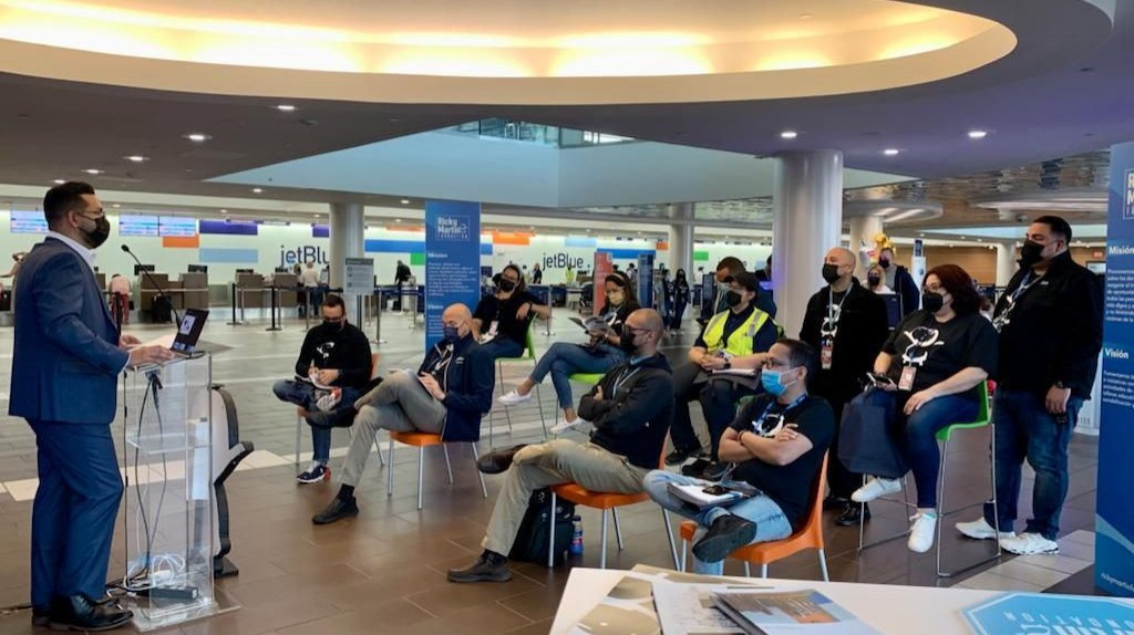  Fundación Ricky Martin y JetBlue Puerto Rico se unen para educar sobre la trata humana en el aeropuerto 