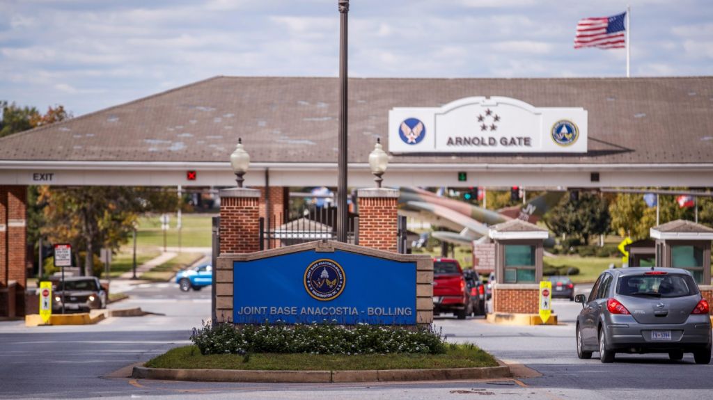  Trump sigue de cerca la investigaci&oacute;n sobre los paquetes sospechosos 