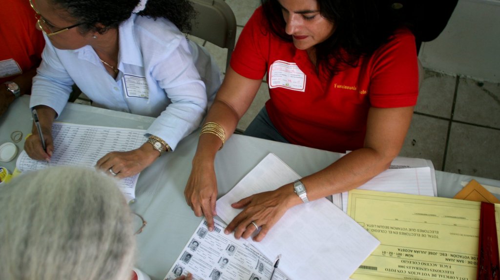  Puerto Rico celebra primarias para noviembre condicionadas por el COVID-19 