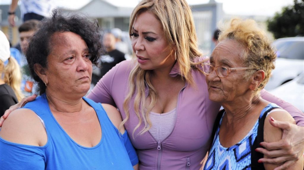  Instalan campamento de m&eacute;dicos y ayuda psicol&oacute;gica en el refugio del municipio de Gu&aacute;nica 