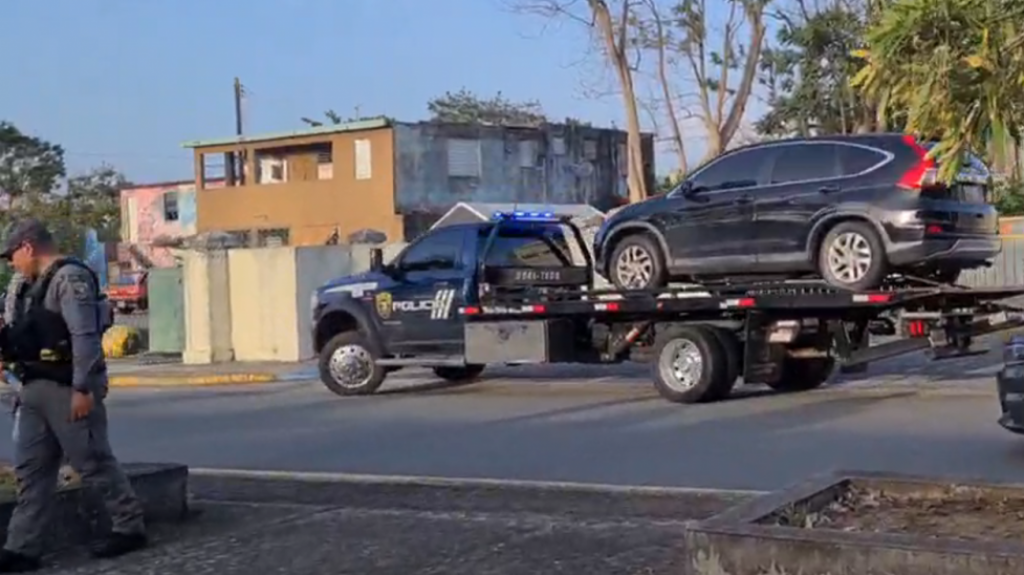  Video: Polic&iacute;a ocupa veh&iacute;culos en barriada Morales de Caguas 