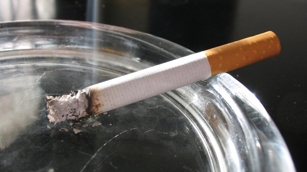  Un primer pa&iacute;s estudia prohibir la venta de cigarrillos a las personas nacidas despu&eacute;s de 2004 para crear una naci&oacute;n &ldquo;libre de humo&ldquo; 