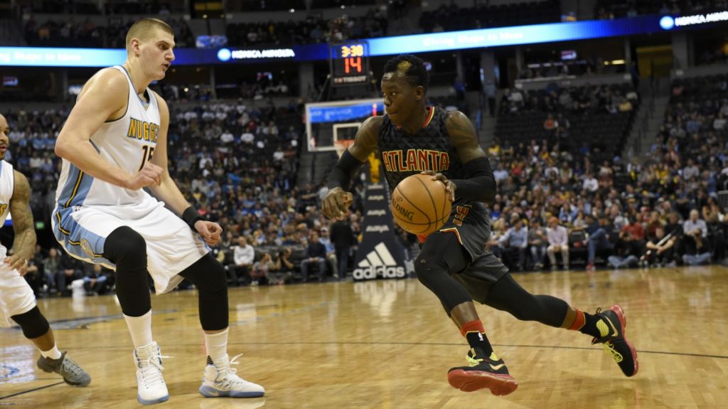  Schroder y Hawks sorprenden a Spurs 