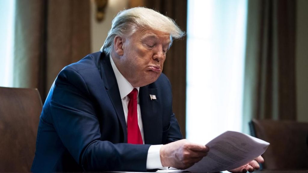  Encuesta revela que &iacute;ndice de desaprobaci&oacute;n al presidente Trump ha alcanzado su pico m&aacute;ximo 