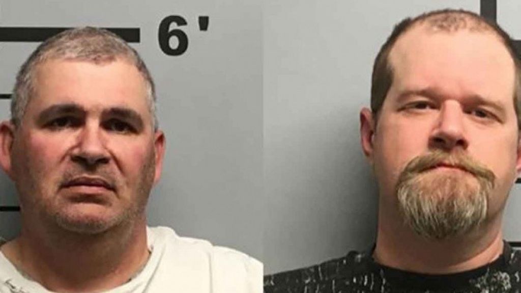  Borrachos compran chaleco antibalas y se disparan uno al otro 