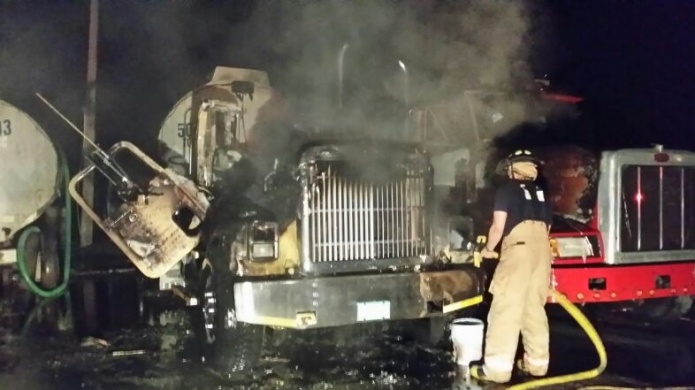 incendian camiones pozo septico