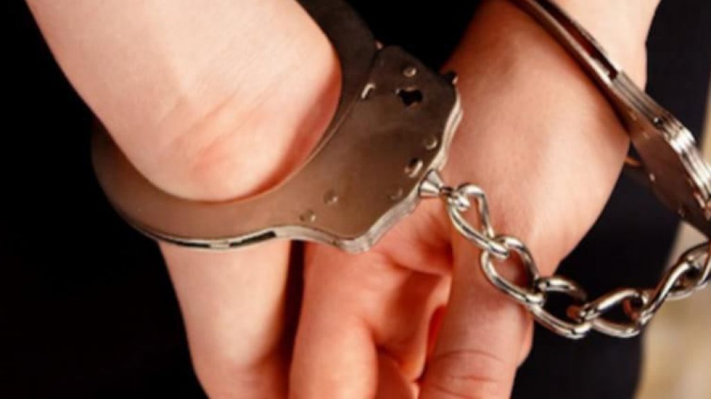  Arrestan a dos personas que robaron carro en Las Piedras 