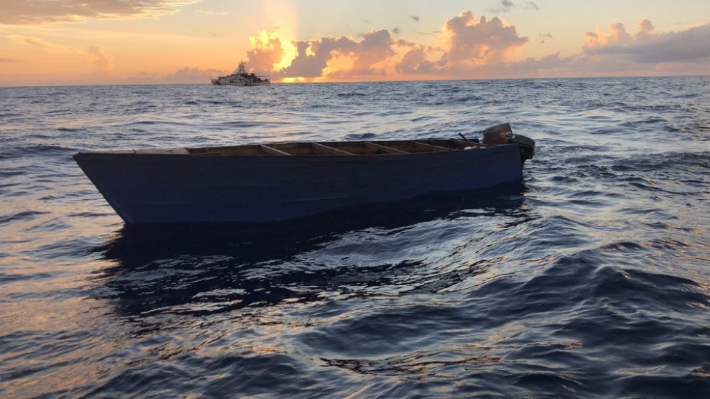  Polic&iacute;a intercepta una embarcaci&oacute;n con 17 personas en la costa de Aguadilla 