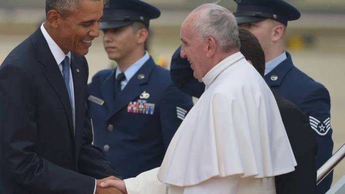 Francisco llega a EEUU; disidencia decepcionada con mensaje 'tibio' del Papa en Cuba