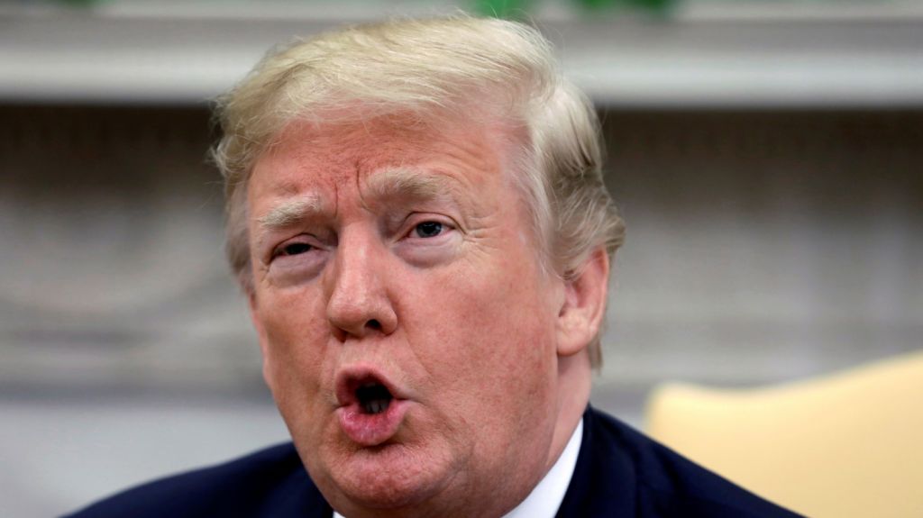  Asesor de Trump acusa a Canad&aacute; de traicionarle y justifica insultos a Trudeau 