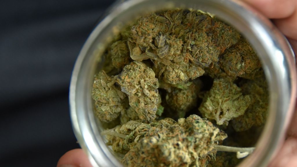  Alcalde de Chicago propone legalizar consumo recreativo de marihuana 