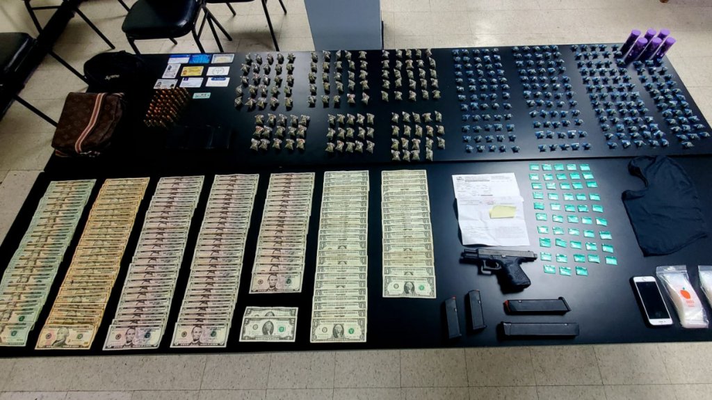  Ocupan arma y drogas durante registro a veh&iacute;culo ocupado en Carolina 