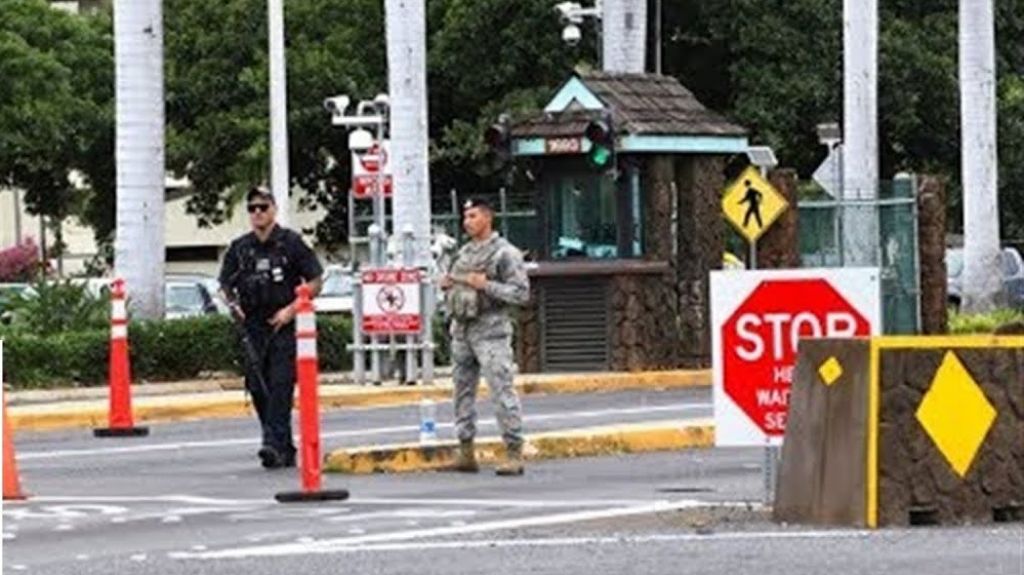  Video: Un marinero abre fuego y mata a dos personas en la base estadounidense de Pearl Harbor 