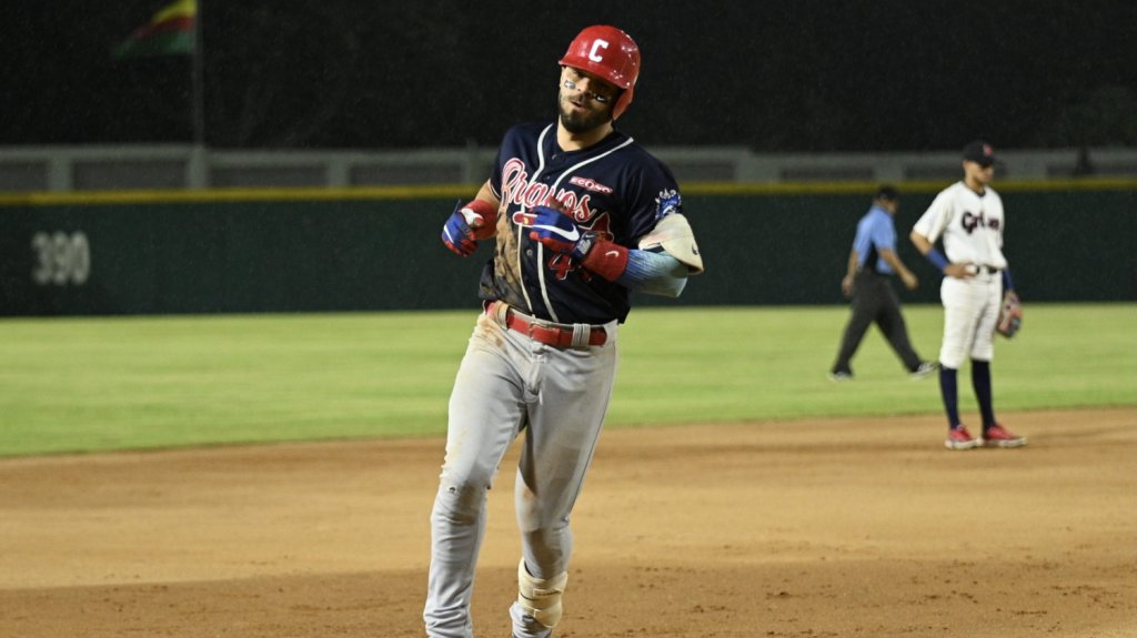  Rosario lidera ofensiva de la serie final Doble A 