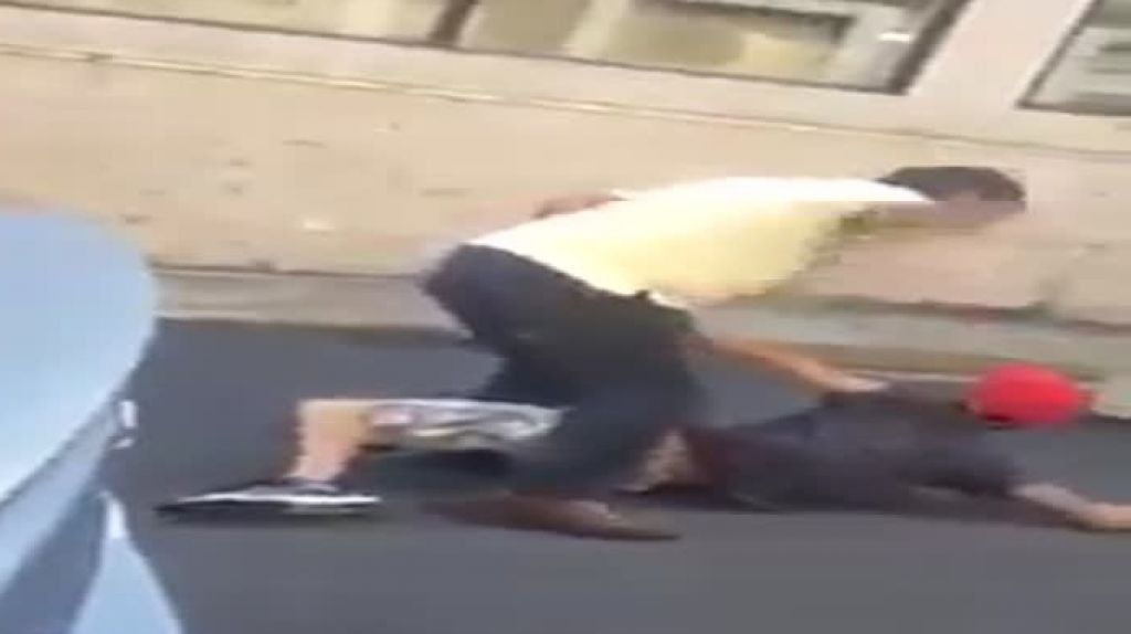  Video: Intentó apuntárselas con el viejito, pero el viejito le salió duro 