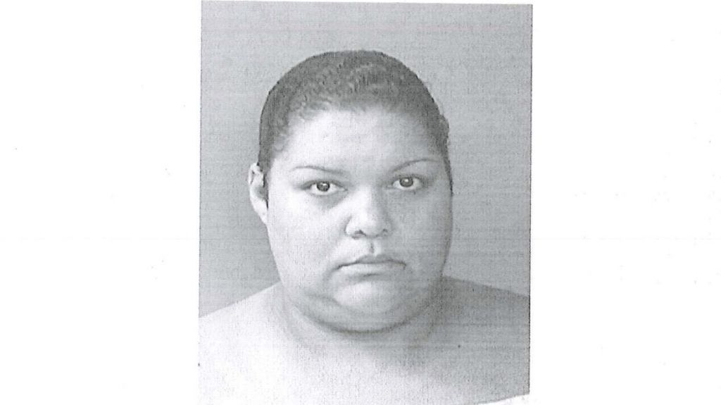 Arrestan mujer por robar informaciÃ³n financiera a clientes de plan mÃ©dico donde trabajaba 