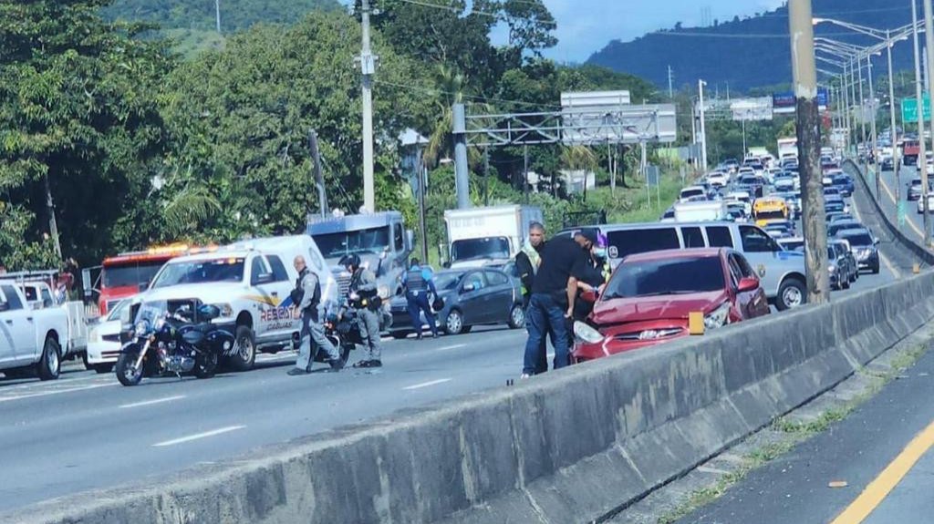 Fotos: Cerrado expreso 52 en Caguas por asesinato 