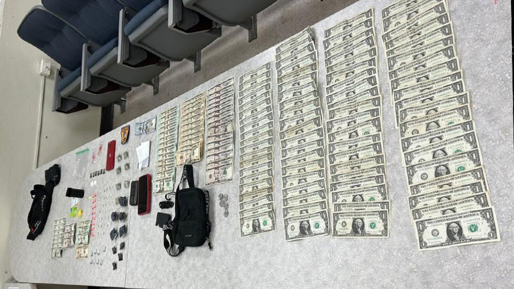  Dos j&oacute;venes arrestados con drogas en Arecibo 