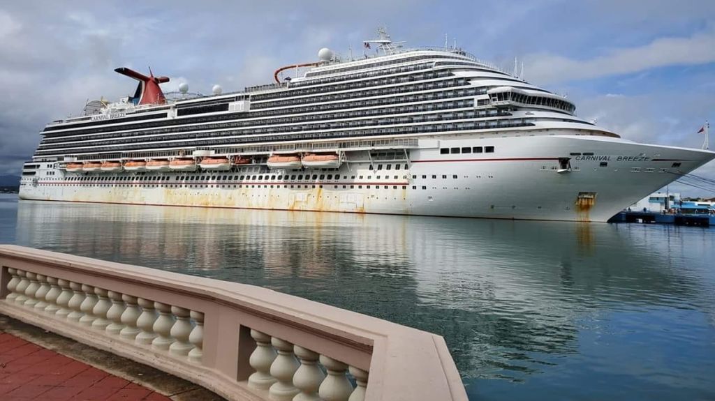  Cr&iacute;ticas a uno de los barcos de &ldquo;Carnival Mohoso&rdquo; que lleg&oacute; esta semana a San Juan 