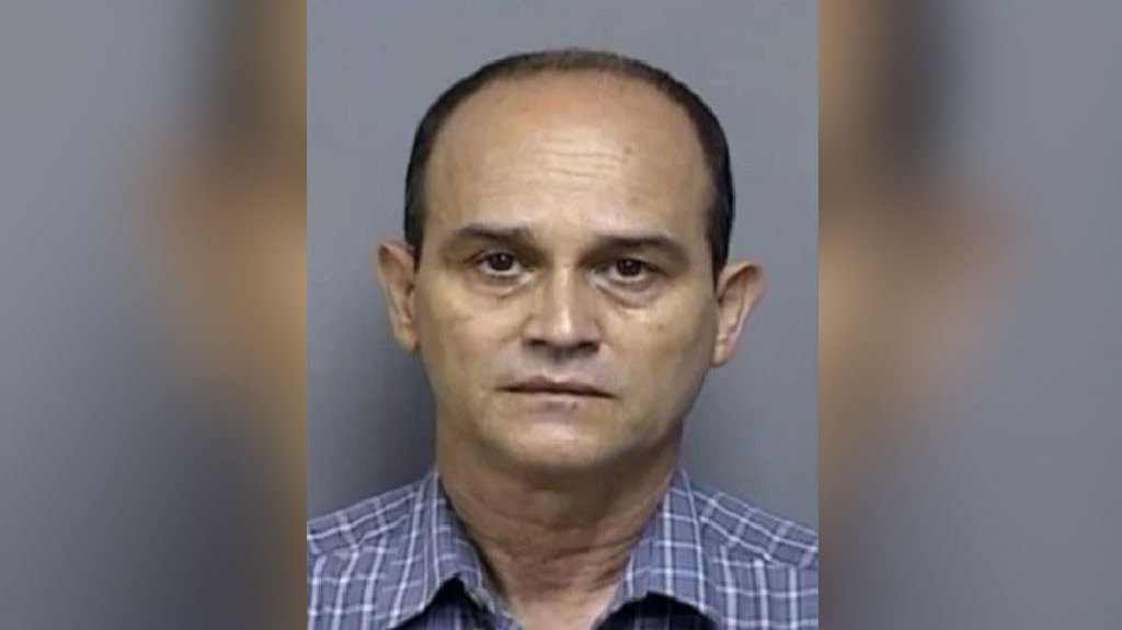  Maestro de Guayama enfrenta cargos por presunta agresión a estudiante menor de edad 