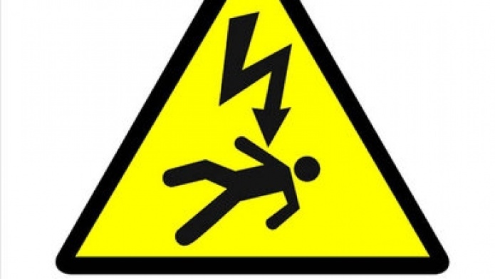 Persona herida por descarga elÃ©ctrica