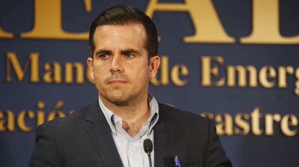  Video en Vivo gobernador ofrece conferencia sobre refugios e incidencias hasta el momento por Beryl 