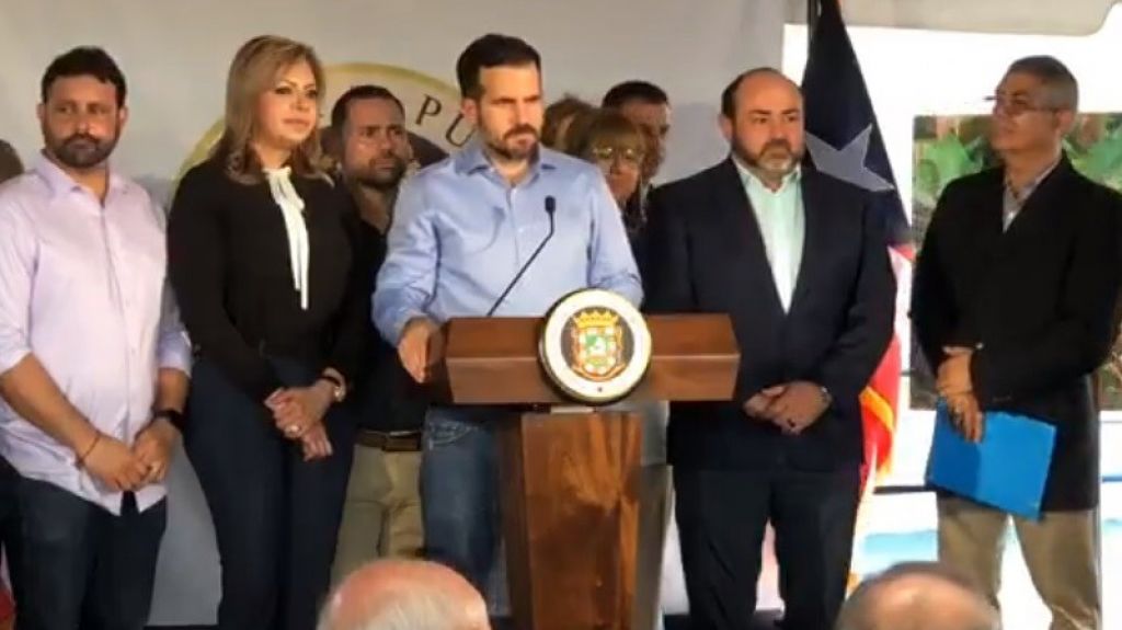  Gobernador visita proyectos agr&iacute;colas y de educaci&oacute;n en Aguada 