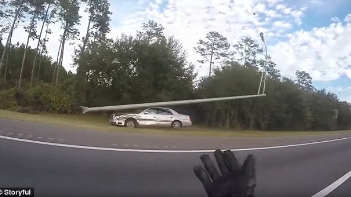 Video: Motociclista capta conductor que se llevÃ³ todo por el medio y resulto que sufrÃ­a un infarto 