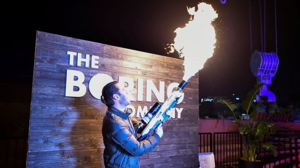  Hermano de Pablo Escobar planea demandar a Elon Musk por 100 millones de d&oacute;lares por "plagiarles" su lanzallamas 