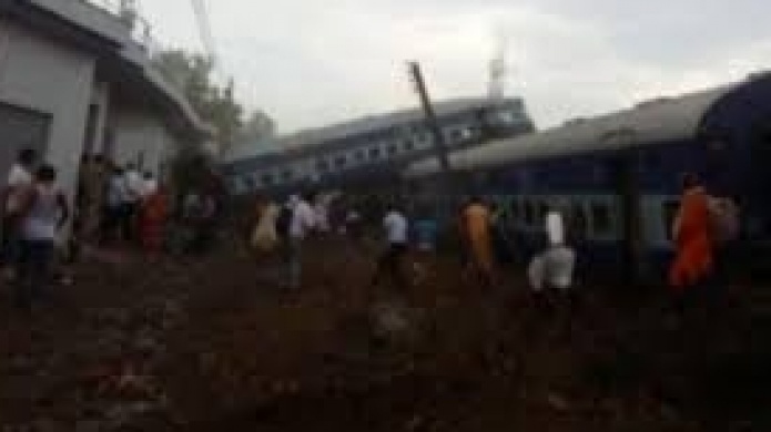 Video: India sufre su segunda gran tragedia ferroviaria del aÃ±o con 23 muertos