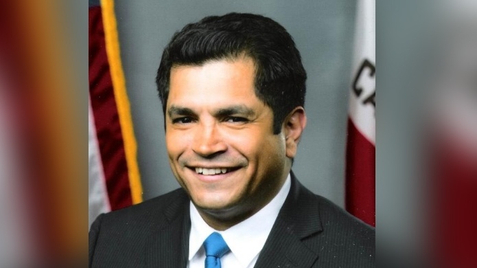 Legislador de California propone ley contra noticias falsas