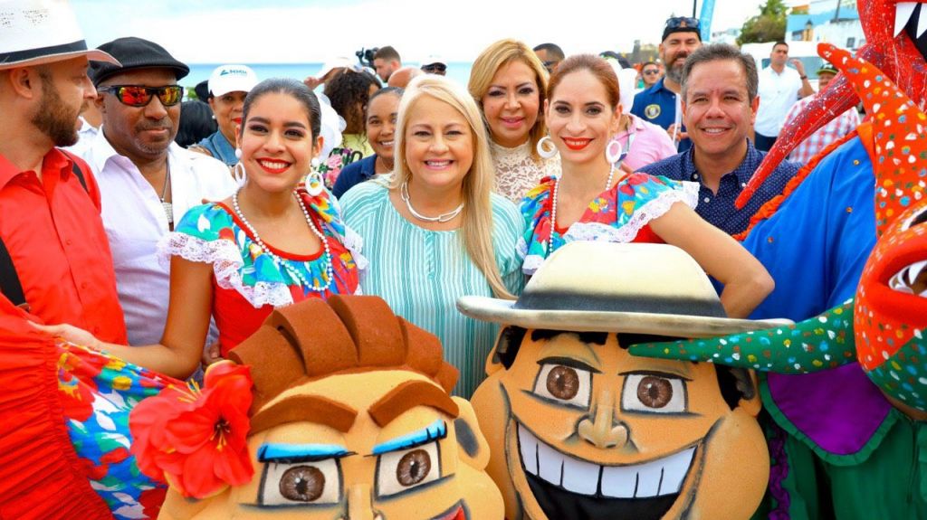  Gobernadora V&aacute;zquez Garced participa de actividad del D&iacute;a de Reyes 