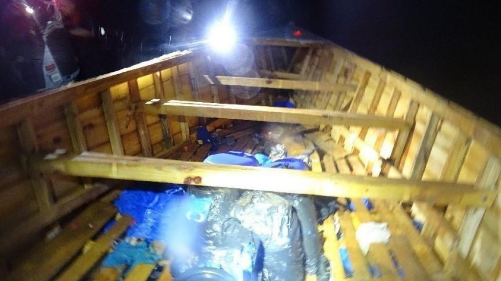 Rescatan 56 n&aacute;ufragos en el Pasaje de la Mona, donde muere una mujer, en operativo conjunto de la Guardia Costera y la Armada dominicana 