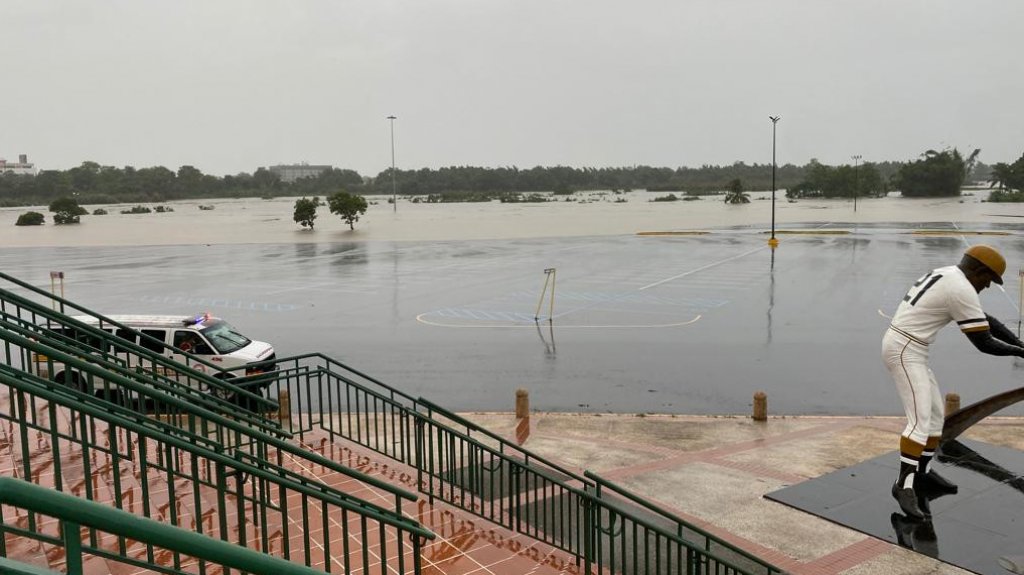  Municipio de Carolina pide que empleados de infraestructura y el &aacute;rea operacional se reporten a sus trabajos 