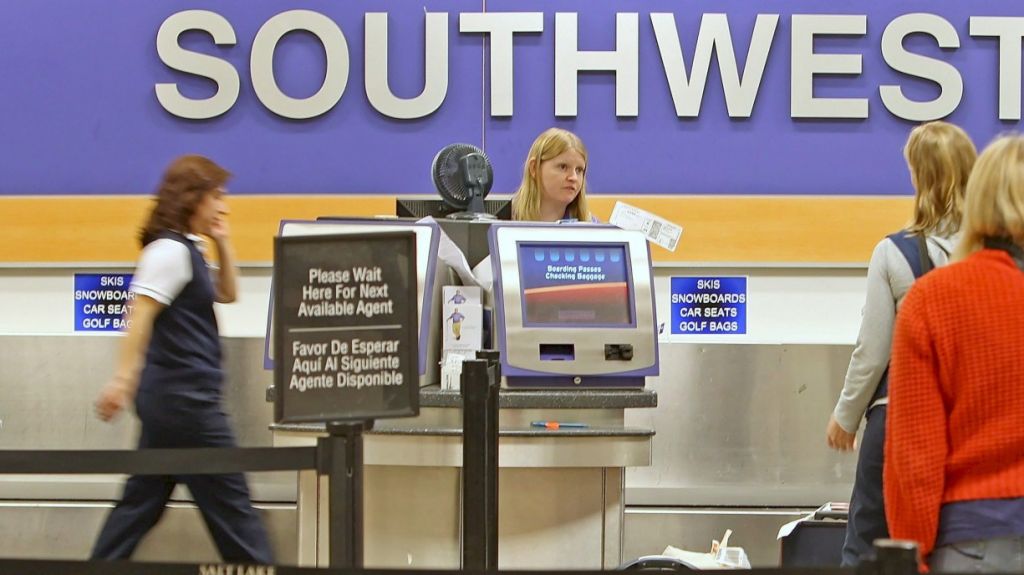  Pasajero musulm&aacute;n expulsado de avi&oacute;n tras hablar en &aacute;rabe demanda a Southwest 