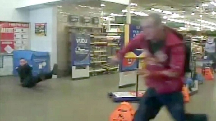Video: Hombre le dispara en el rostro a policÃ­a dentro de un Walmart