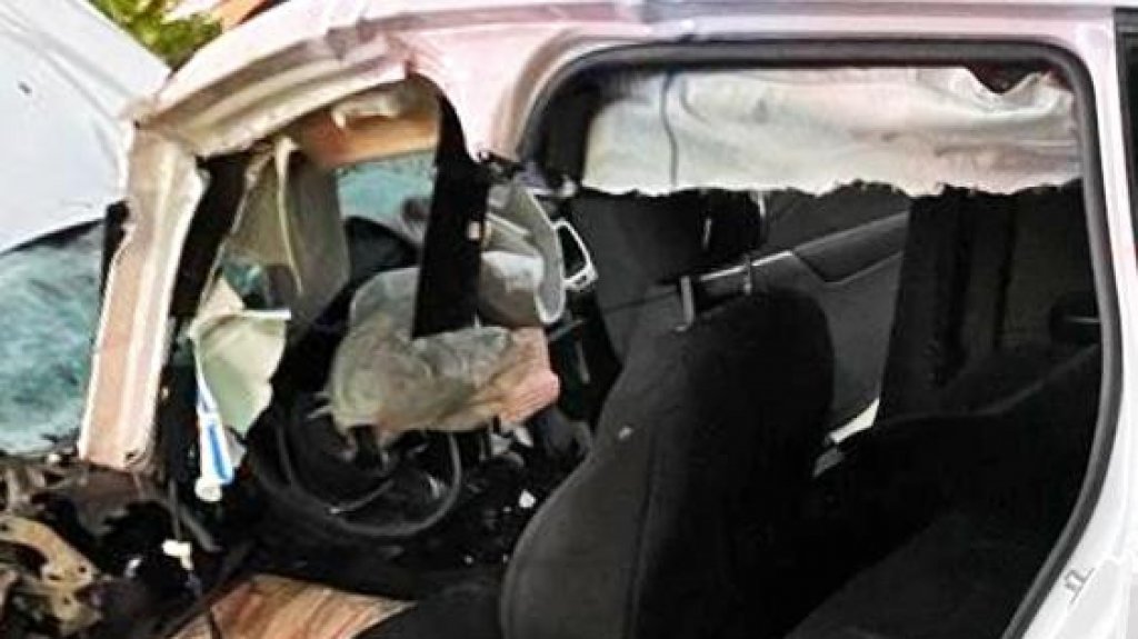  Fotos de violento accidente de auto con un cami&oacute;n esta madrugada en Toa Alta 