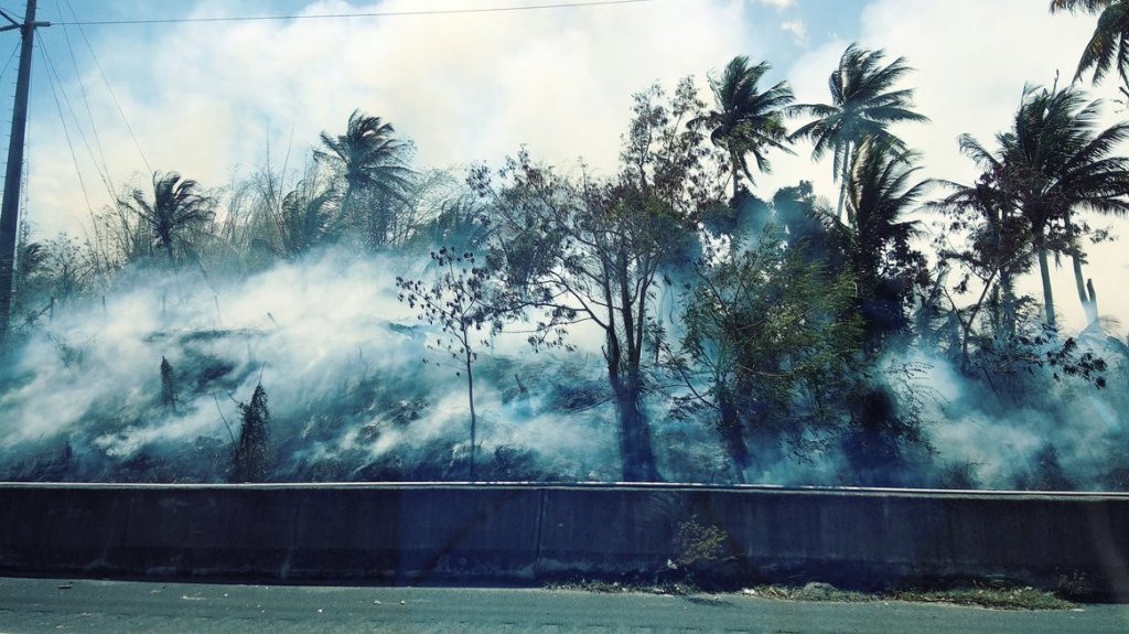  Incendio en Arecibo amenaza a residencias 